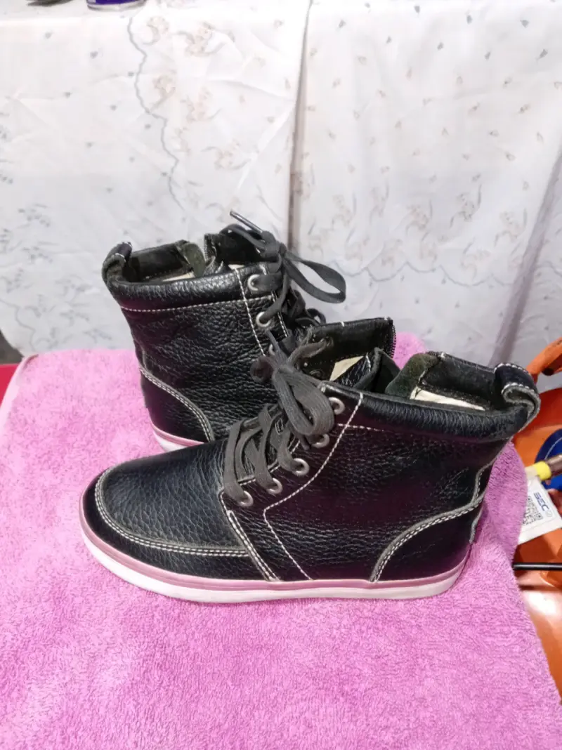 Botines de cuero UGG negros para mujer - 3