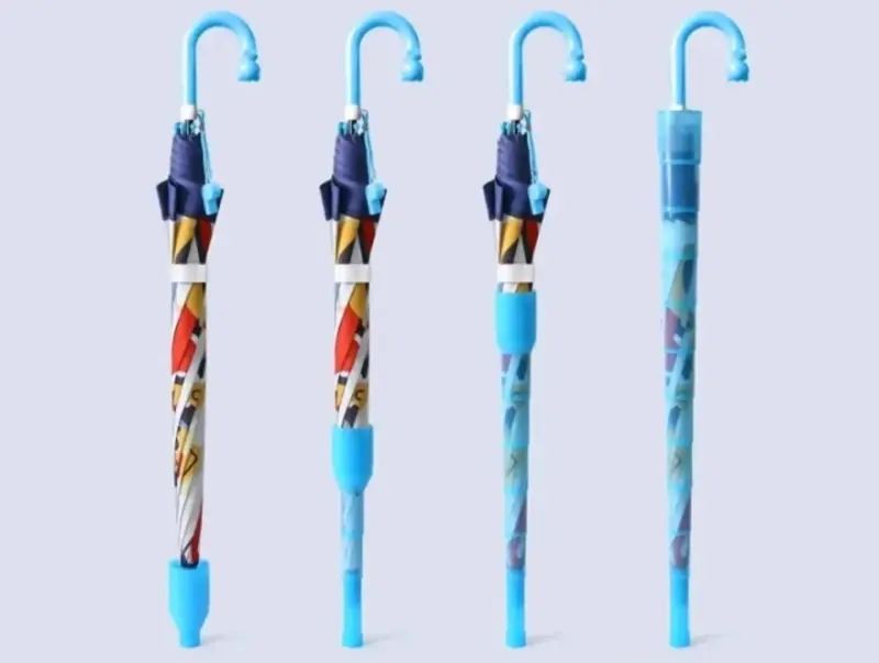 Paraguas infantil colorido con diseño de superhéroes - 1