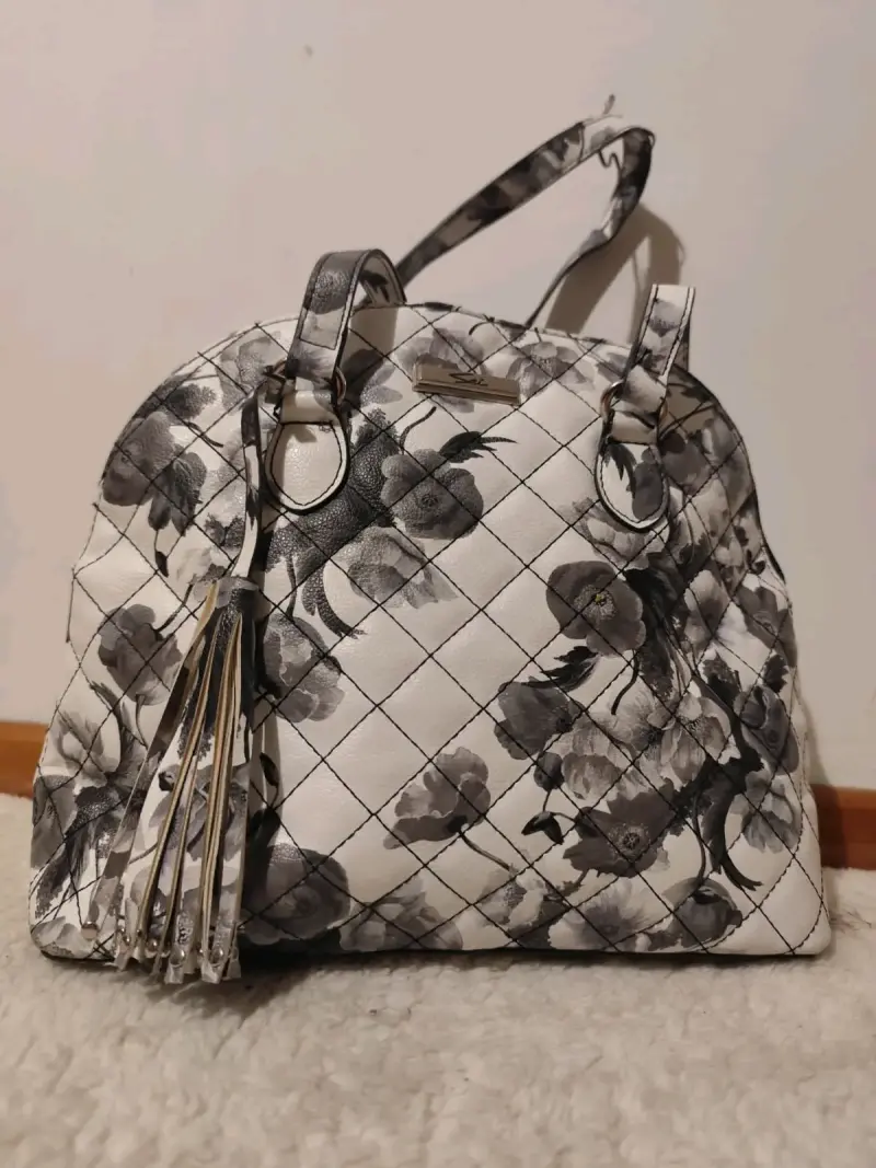 Bolso de mano floral blanco y negro - 1