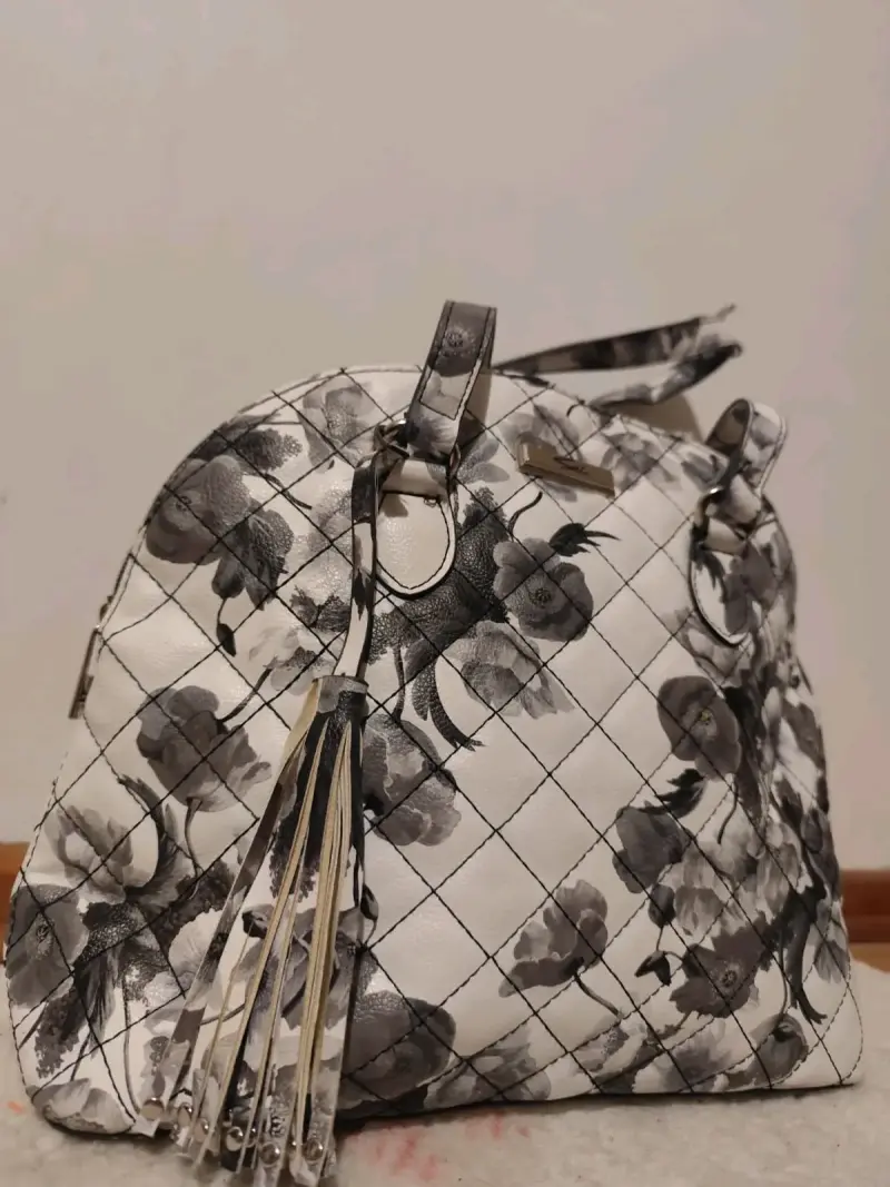 Bolso de mano floral blanco y negro - 2
