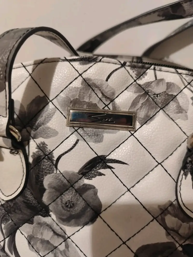 Bolso de mano floral blanco y negro - 4