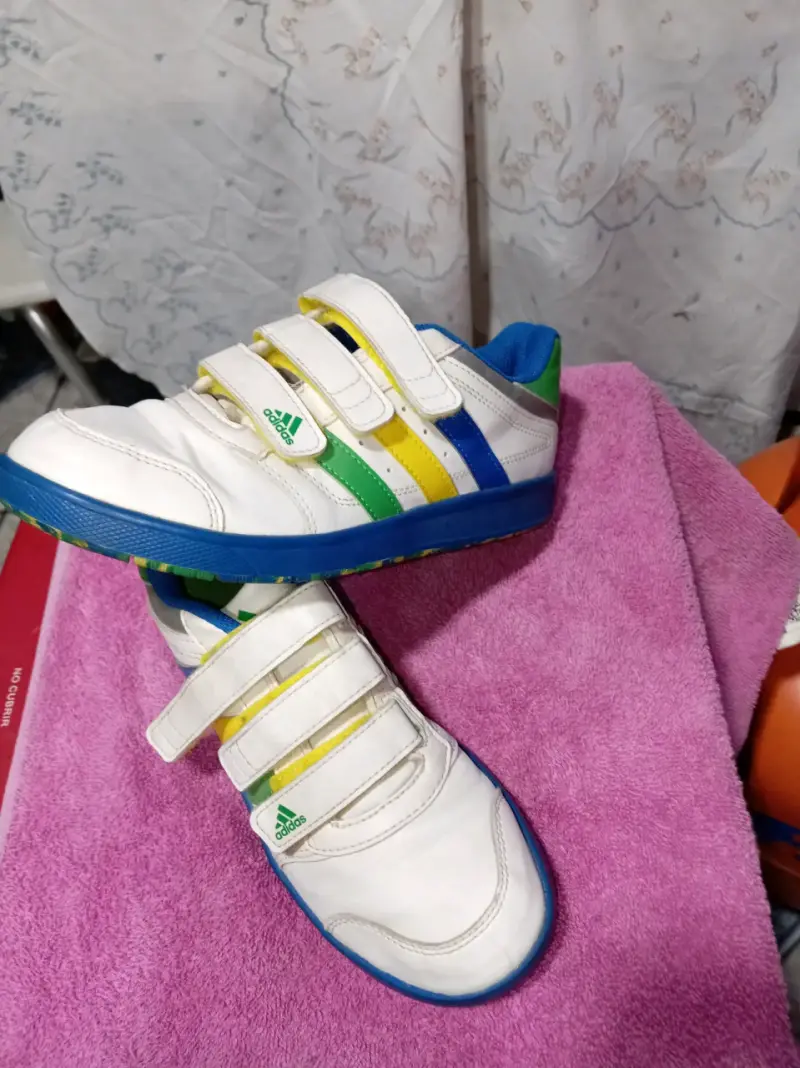 Zapatillas deportivas Adidas blancas con velcro - 1