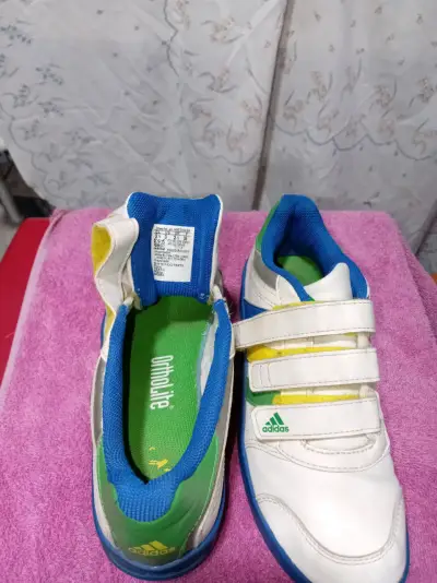 Zapatillas deportivas Adidas blancas con velcro - miniatura 2