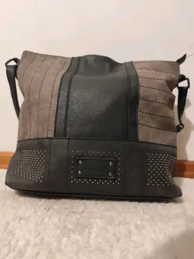Bolso de cuero Secret con tachas - miniatura 1