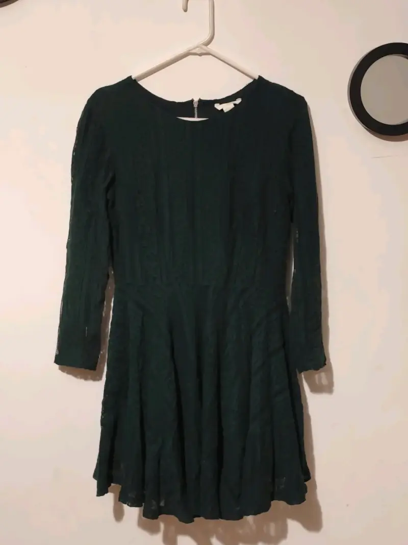 Vestido verde oscuro de encaje - 1
