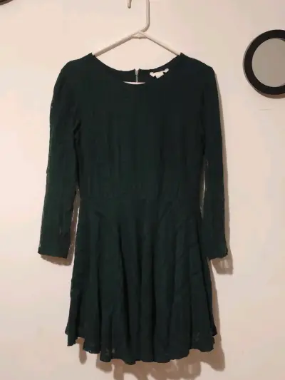 Vestido verde oscuro de encaje - miniatura 1
