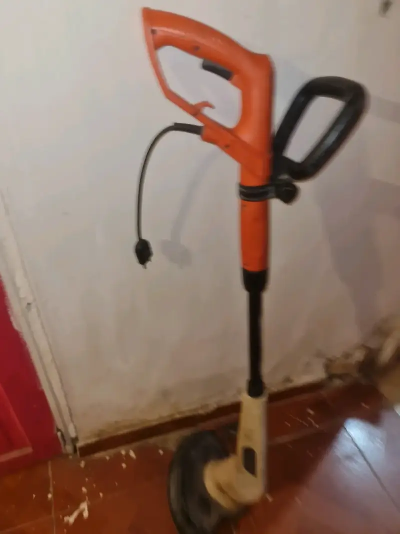 Cortadora de césped eléctrica compacta - 1