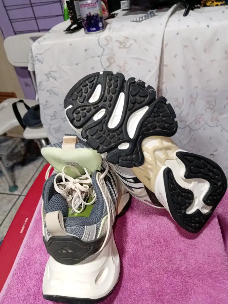 Zapatillas deportivas Adidas blancas y negras - 3