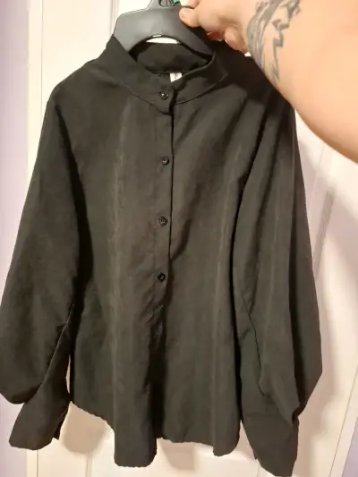 Blusa negra de lino con cuello mao - miniatura 1