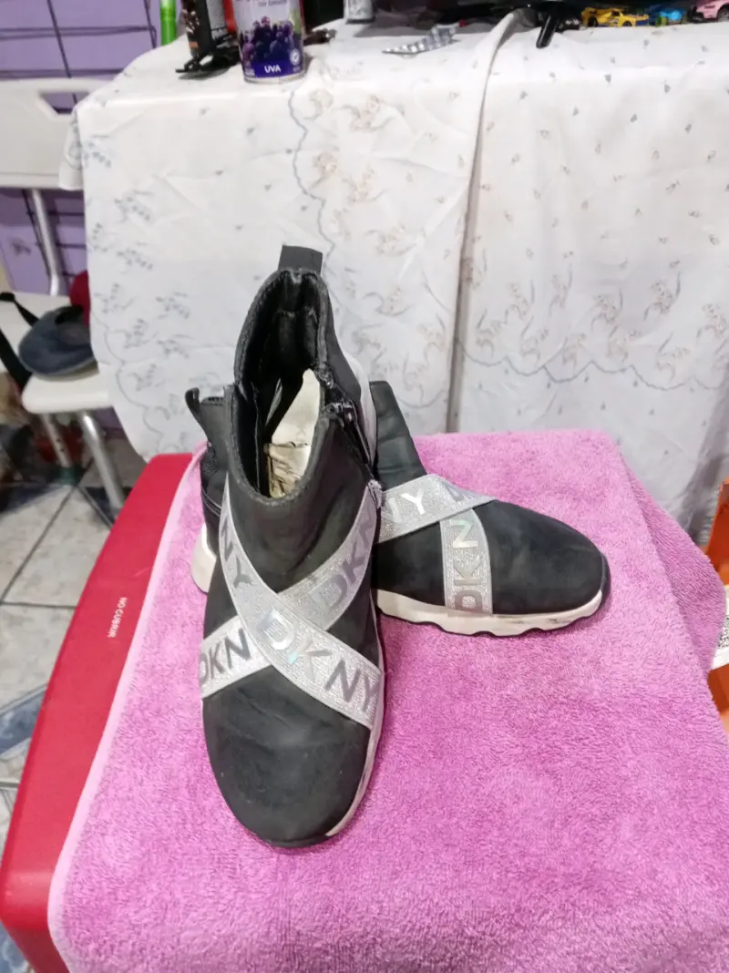 Botines DKNY negros con logo - 1