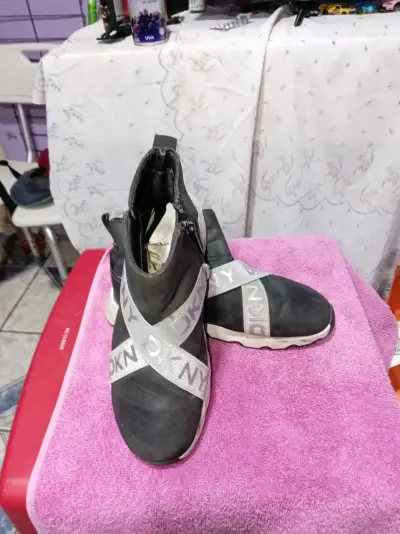 Botines DKNY negros con logo - miniatura 1