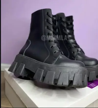 Botas negras de plataforma alta estilo punk - miniatura 1