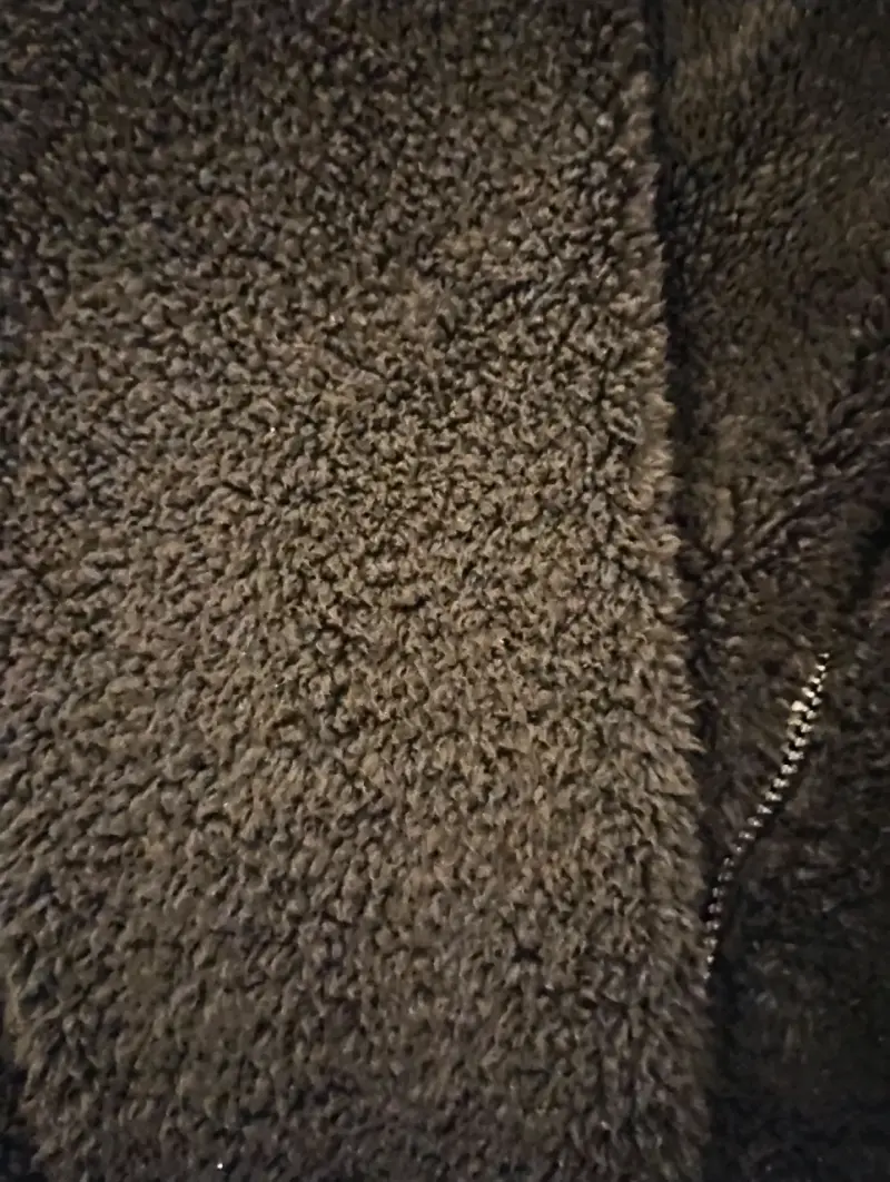 Chaqueta peludita negra con capucha T12 - 3