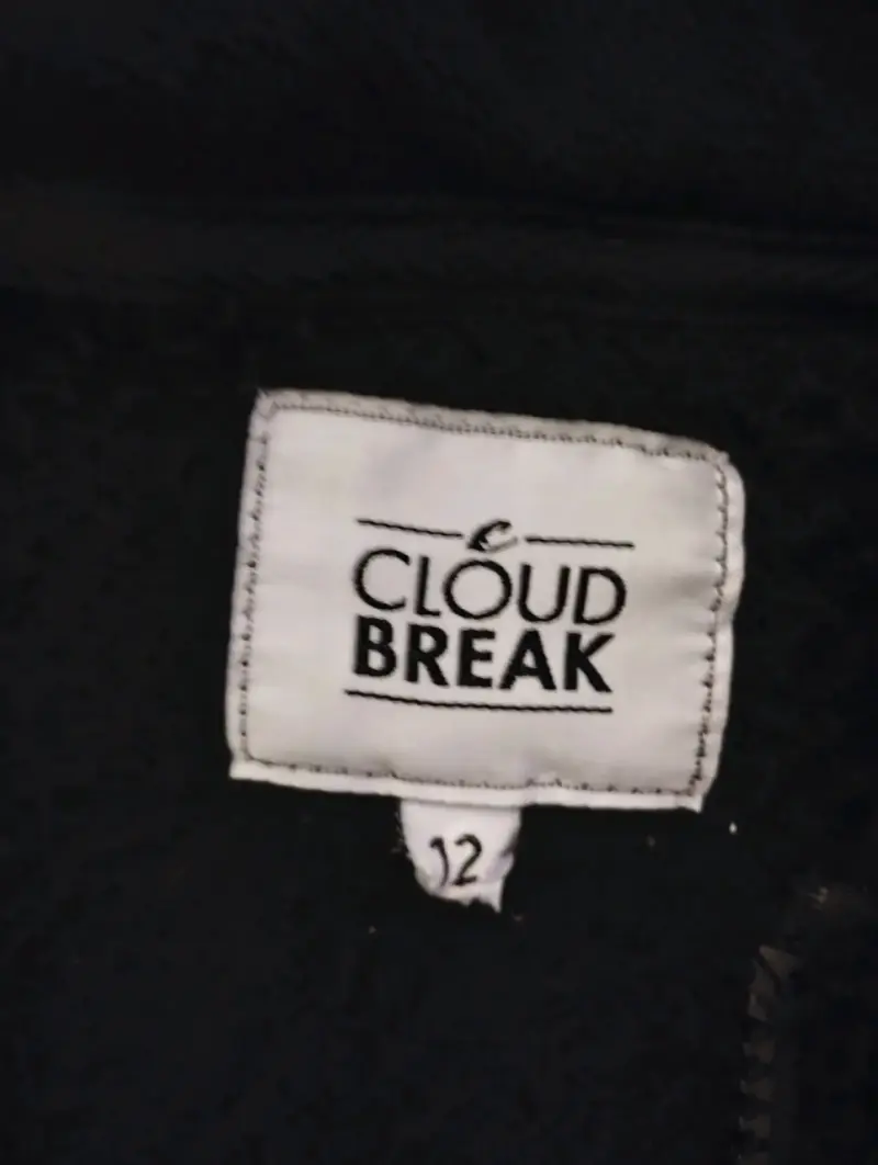 Chaqueta peludita negra con capucha T12 - 4
