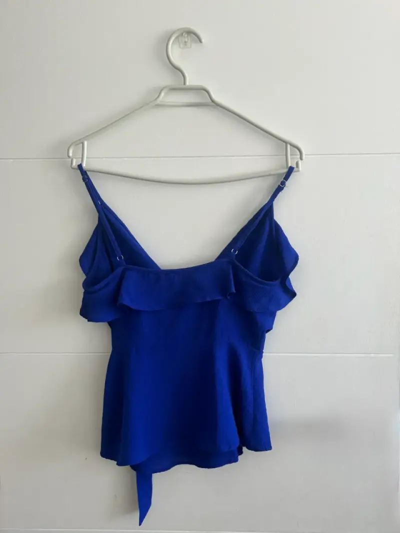 Blusa azul con tirantes y lazo M - 2