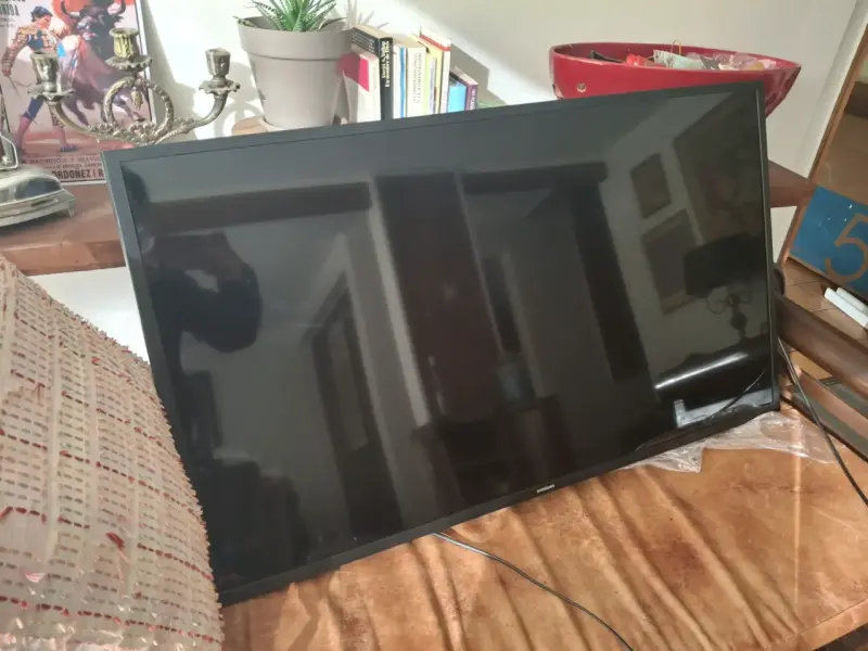 Televisor Samsung LED 43pulgadas serie 5 - 1