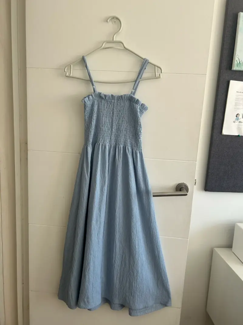 Vestido largo azul con tirantes - 2