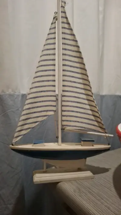 Modelo de velero decorativo de madera - miniatura 1