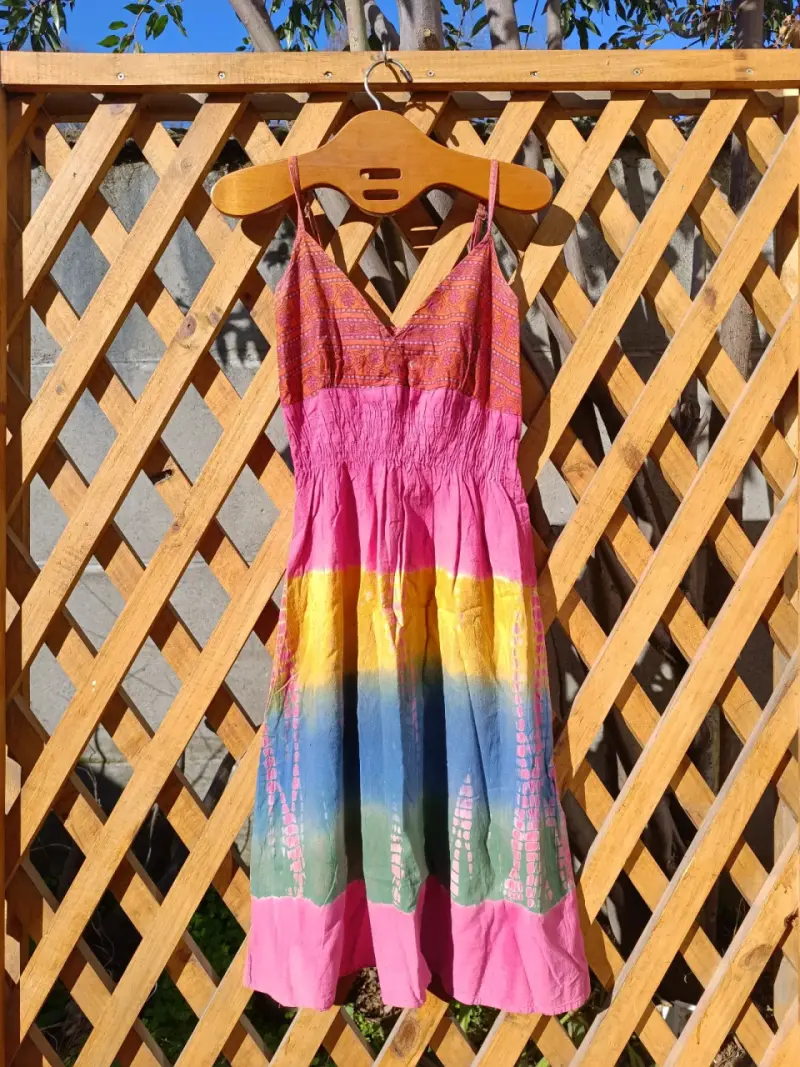 Vestido veraniego multicolor con tirantes