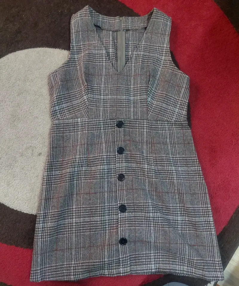 Vestido sin mangas a cuadros con botones