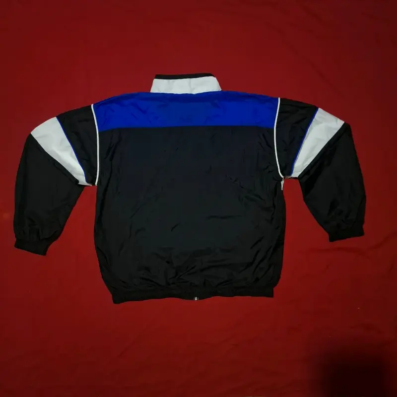 Chaqueta deportiva Puma azul y negra - 2