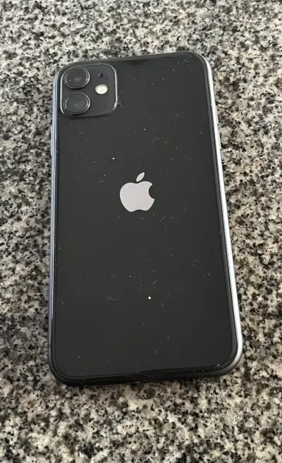 iPhone 11 negro en buen estado - miniatura 1