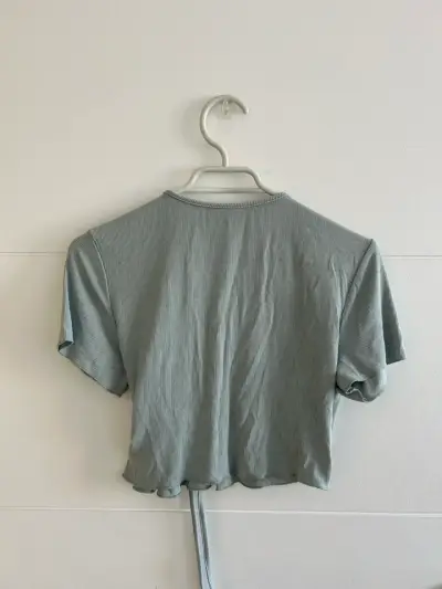 Blusa cruzada verde claro manga corta - miniatura 2