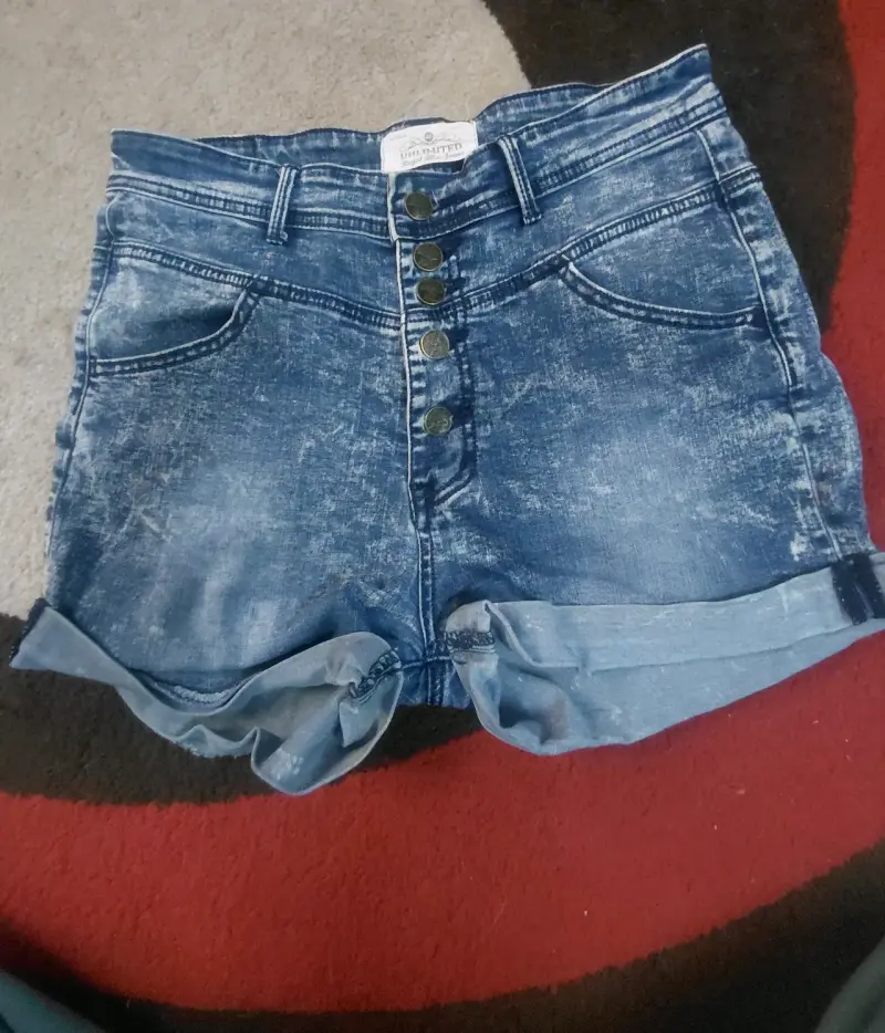 Shorts de mezclilla azul desgastado para mujer - 1
