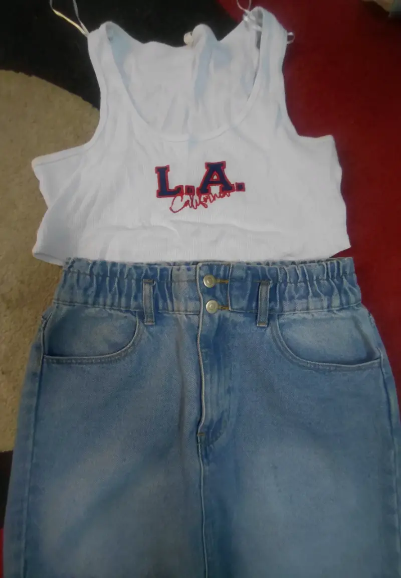 Shorts de mezclilla azul desgastado para mujer - 2