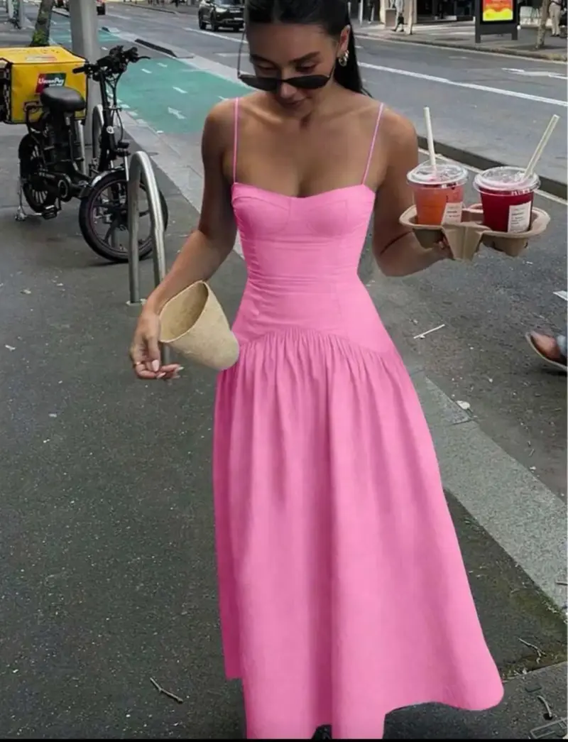 Vestido largo rosa con tirantes delgados - 1