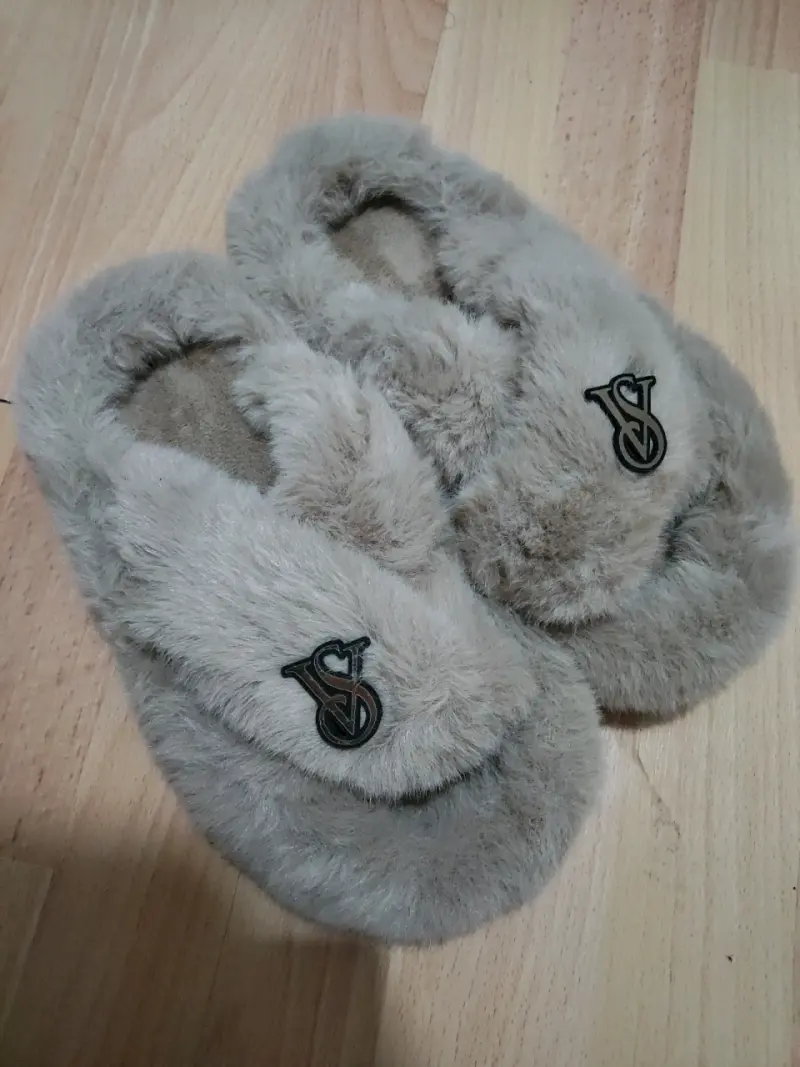 Pantuflas de felpa VS - 1