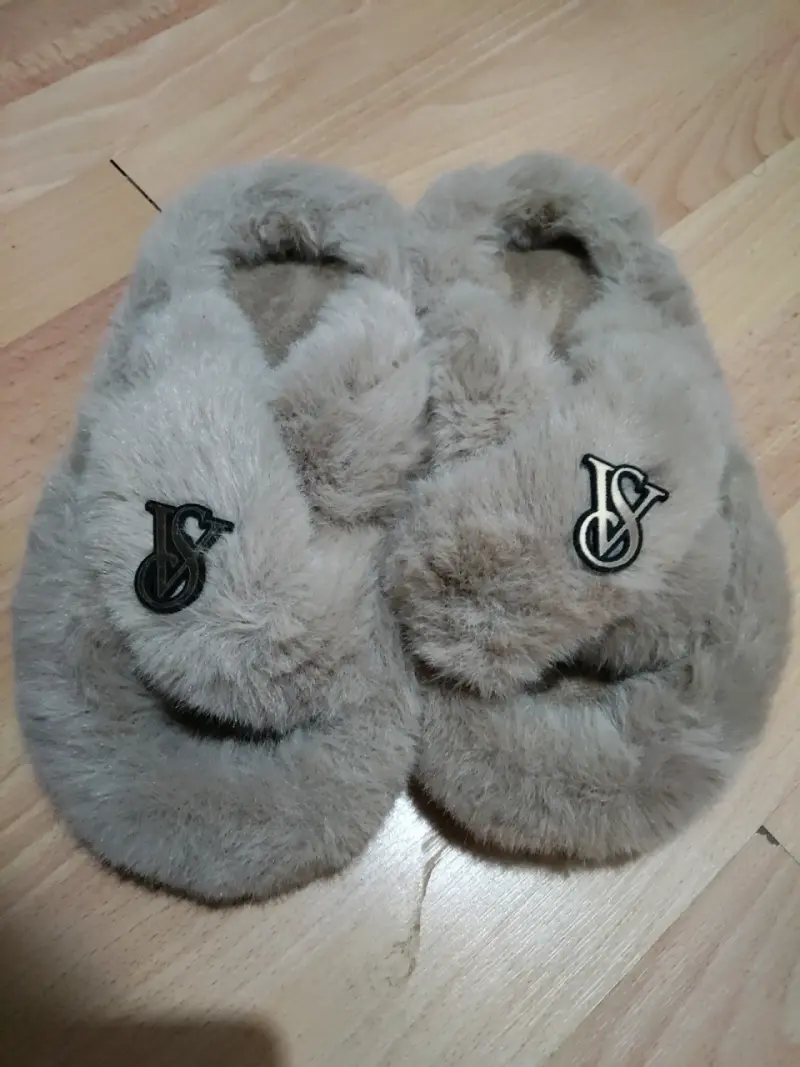 Pantuflas de felpa VS - 2