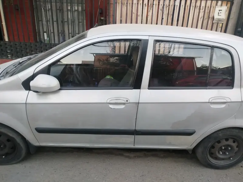 Auto compacto usado en buen estado - 1