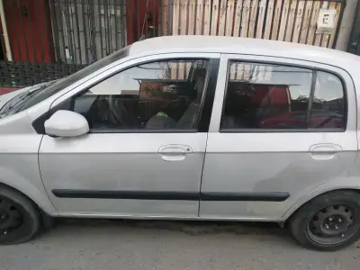 Auto compacto usado en buen estado - miniatura 1
