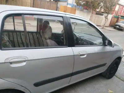 Auto compacto usado en buen estado - miniatura 2