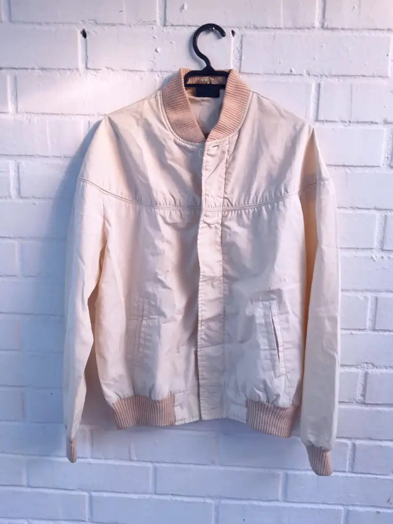 Chaqueta cortaviento beige