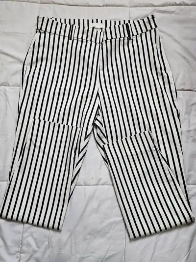 Pantalones a rayas blanco y negro - miniatura 2