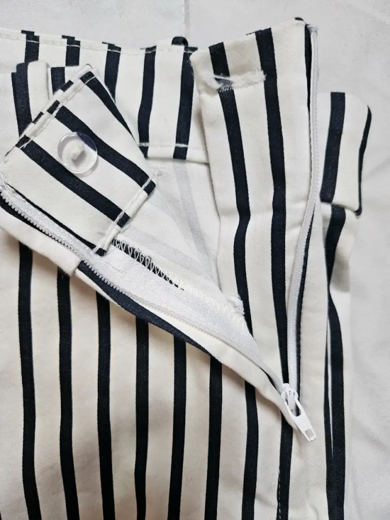 Pantalones a rayas blanco y negro - 4