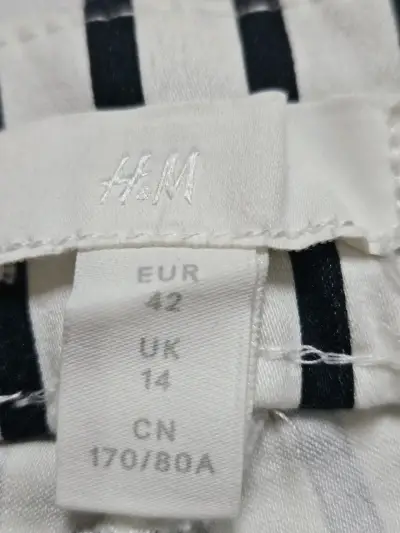 Pantalones a rayas blanco y negro - miniatura 6