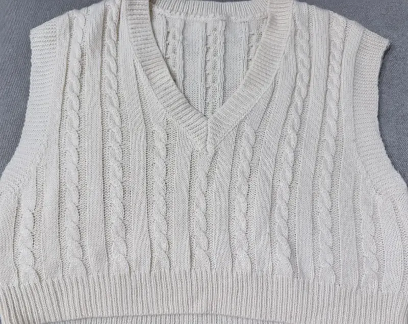 Chaleco sin mangas de punto trenzado beige