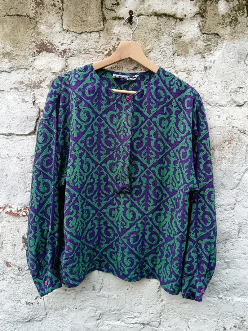 Blusa vintage estampada verde y morado - 1