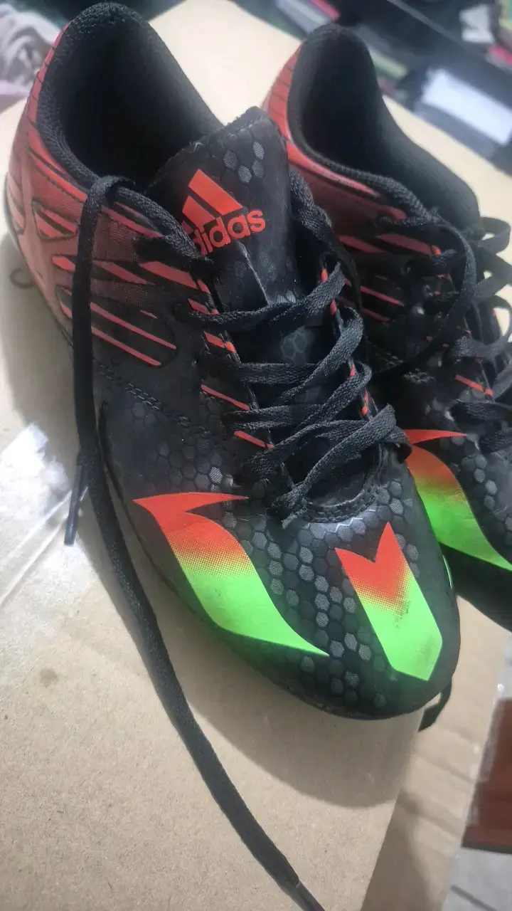 Zapatillas de fútbol Adidas negras y verdes - 3