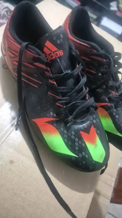 Zapatillas de fútbol Adidas negras y verdes - miniatura 3