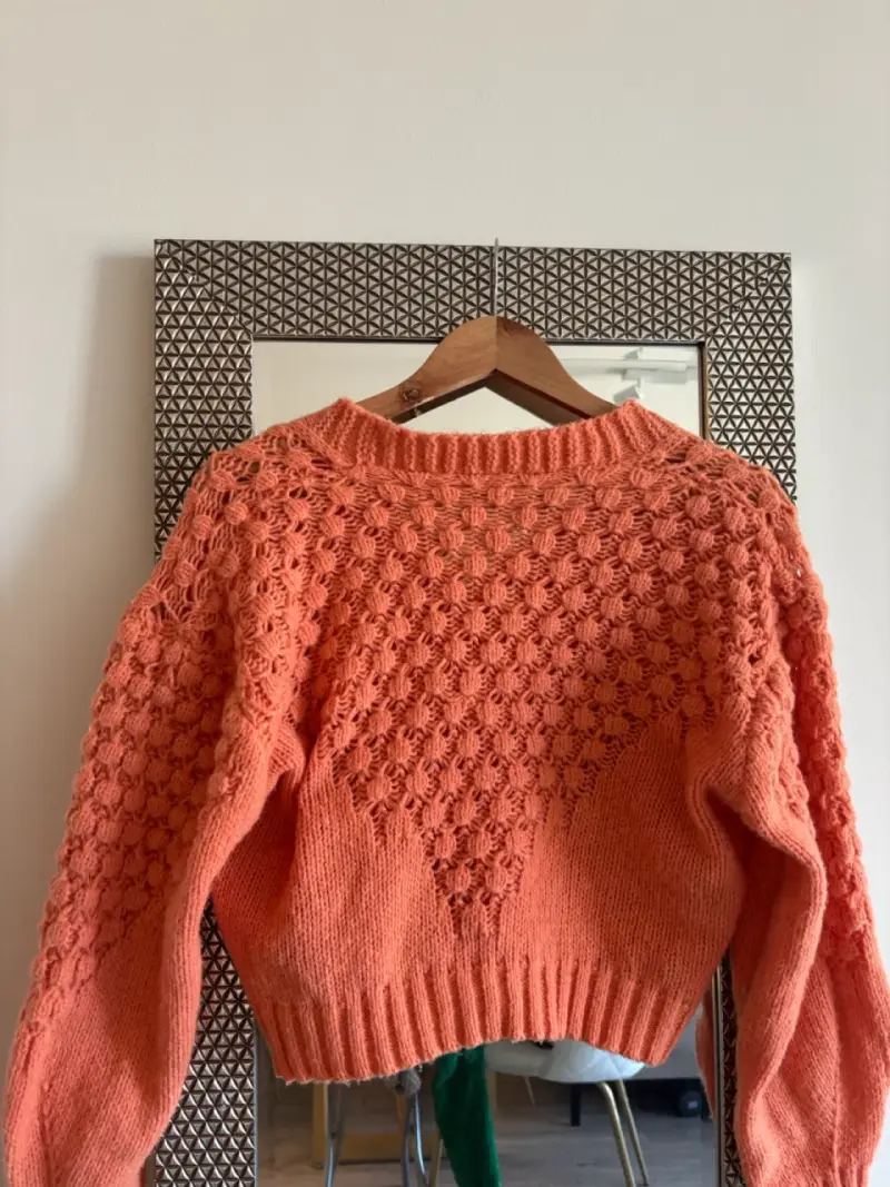 Cardigan tejido coral con botones perla - 3
