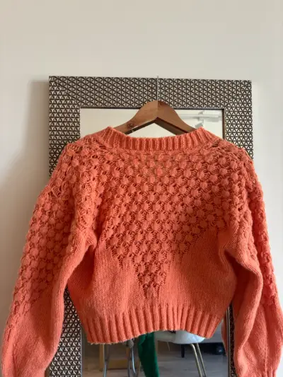 Cardigan tejido coral con botones perla - miniatura 3