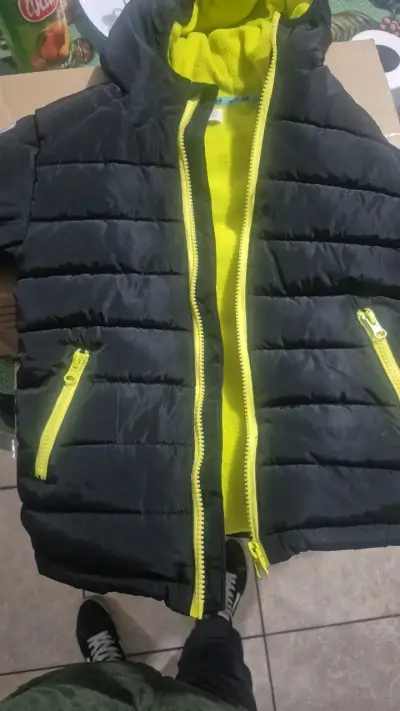 Chaqueta bg acolchada negra con interior amarillo - miniatura 2