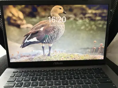 Laptop ASUS con cargador, pantalla 15 pulgadas - miniatura 3