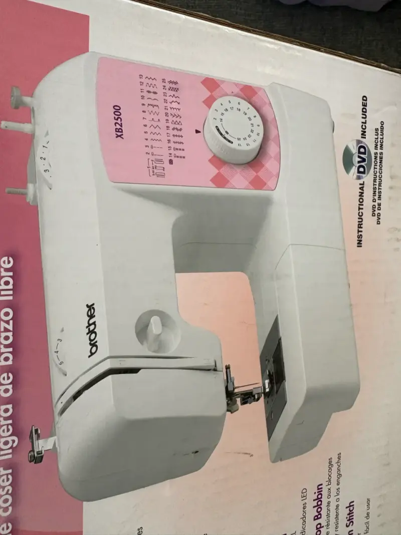 Máquina de coser Brother XB2500 con DVD - 1
