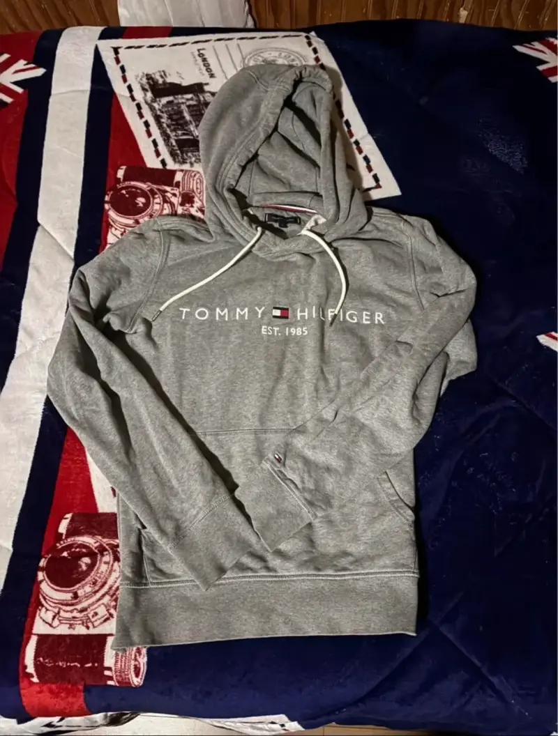Polerón Tommy Hilfiger gris con capucha Talla L - 1