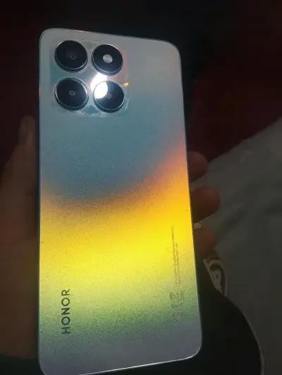 Smartphone Honor con triple cámara trasera - miniatura 1